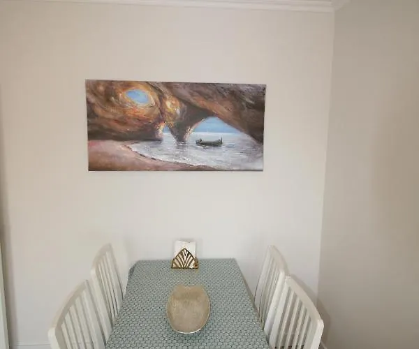 Downtown Dreams פארו