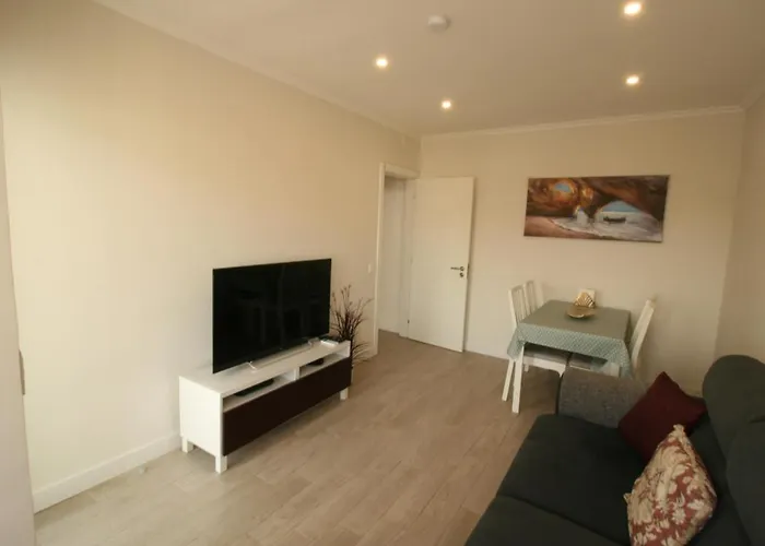 Downtown Dreams פארו